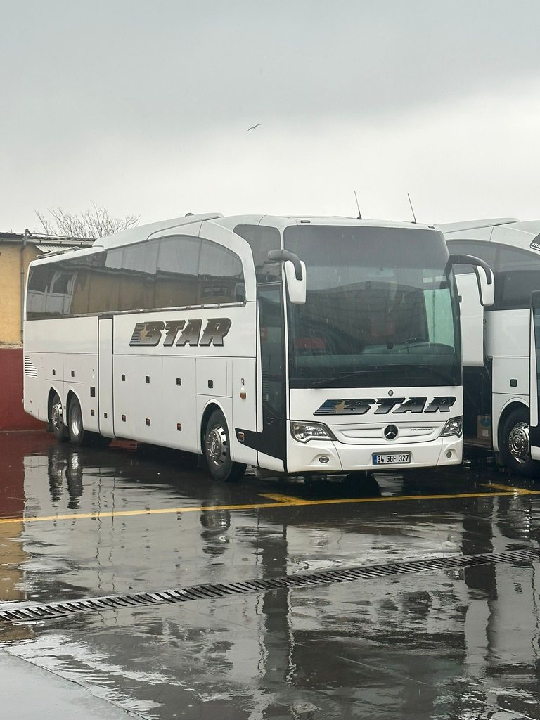 Autocar STAR în autogară