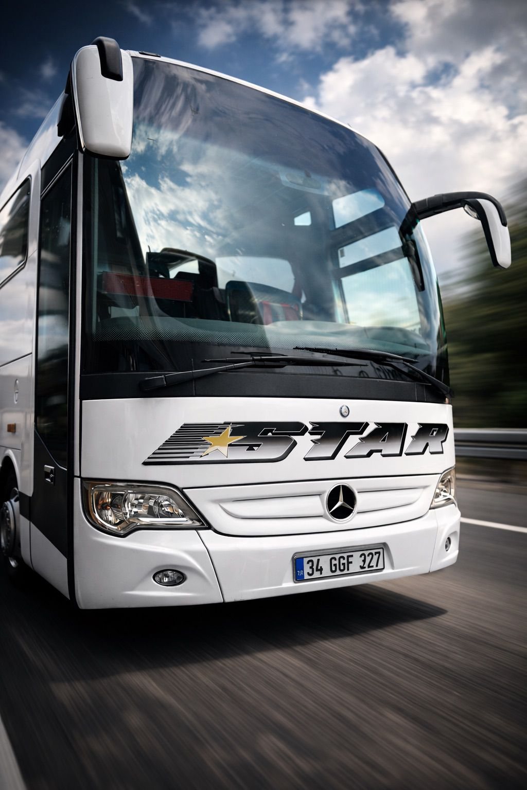 Autocar STAR Mercedes Travego în mișcare
